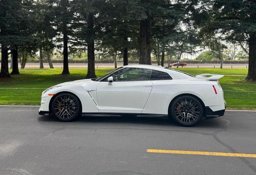 2024 Nissan GT-R Premium