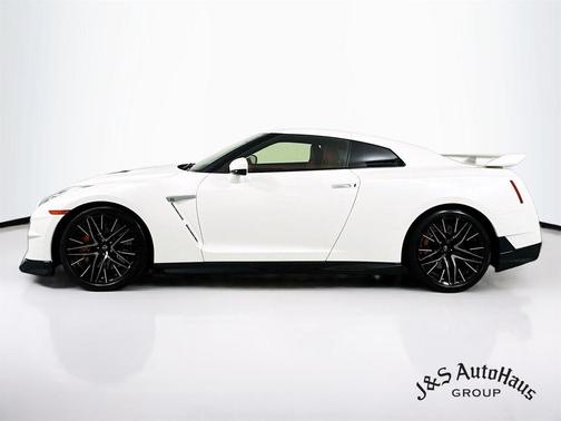 2024 Nissan GT-R Premium