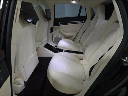 2023 Porsche Panamera 4 Platinum Edition