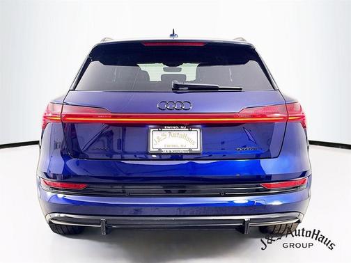 2022 Audi e-tron Premium