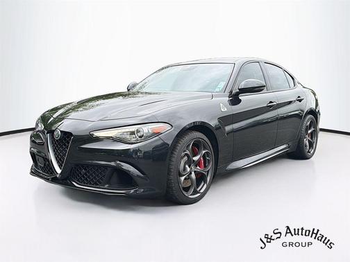 Vulcano Black Metallic 2019 Alfa Romeo Giulia Quadrifoglio