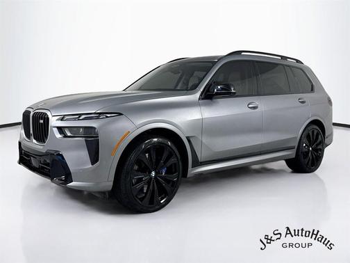 Metallic 2024 BMW X7 M60i