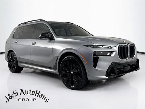 Metallic 2024 BMW X7 M60i