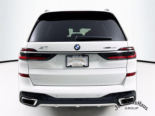 Alpine White 2024 BMW X7 xDrive40i