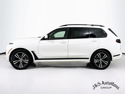 Alpine White 2024 BMW X7 xDrive40i