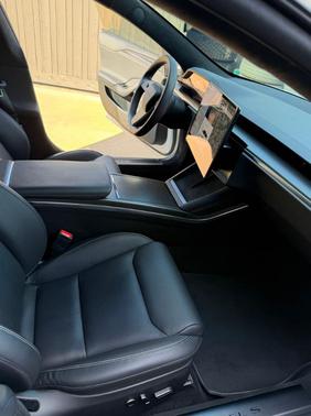 2023 Tesla Model S Plaid