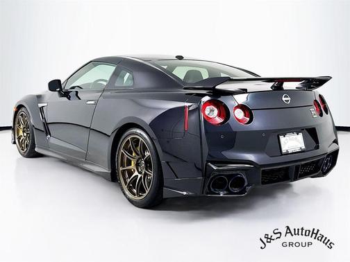 2024 Nissan GT-R T-spec