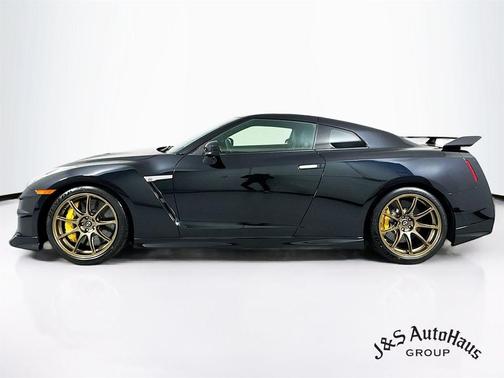 2024 Nissan GT-R T-spec