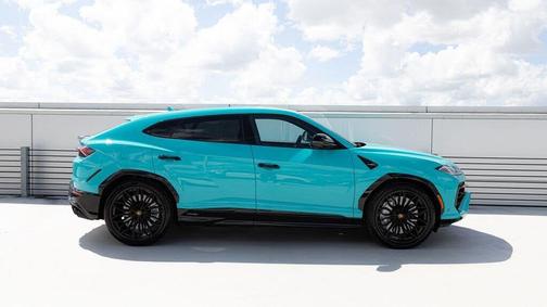 2025 Lamborghini Urus SE