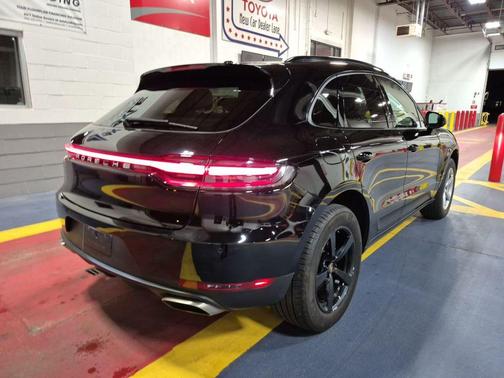 2021 Porsche Macan Base