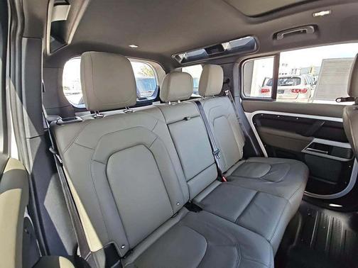 2024 Land Rover Defender P400 S