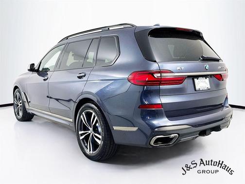 2022 BMW X7 M50i