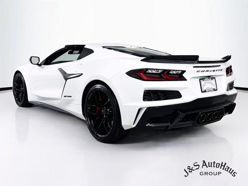 Arctic White 2025 Chevrolet Corvette Z06