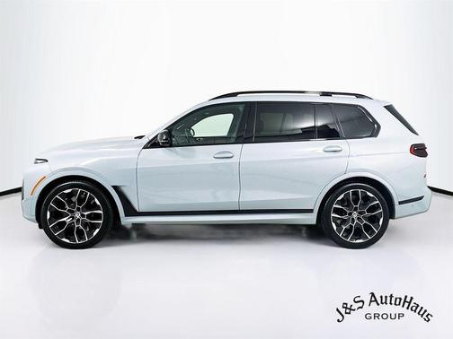 2023 BMW X7 M60i