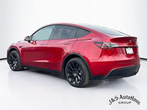2025 Tesla Model Y Long Range
