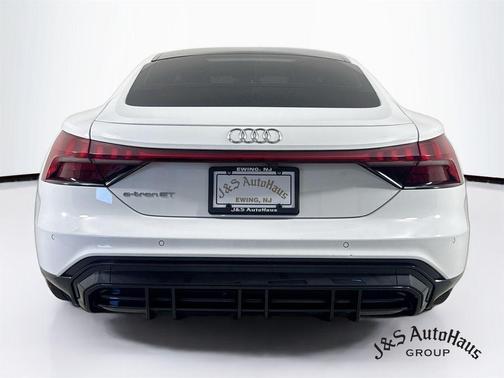 Ibis White 2022 Audi e-tron GT Premium Plus