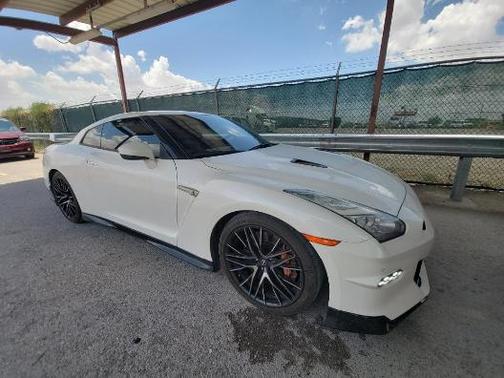 2024 Nissan GT-R Premium