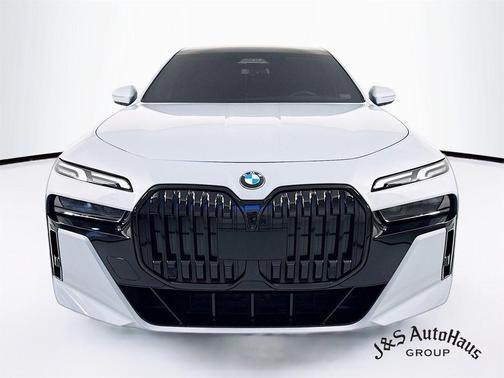 2023 BMW 740 i