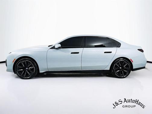 2023 BMW 740 i