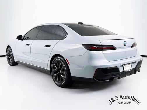 2023 BMW 740 i