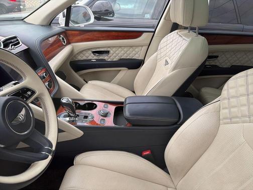 2021 Bentley Bentayga Hybrid Base