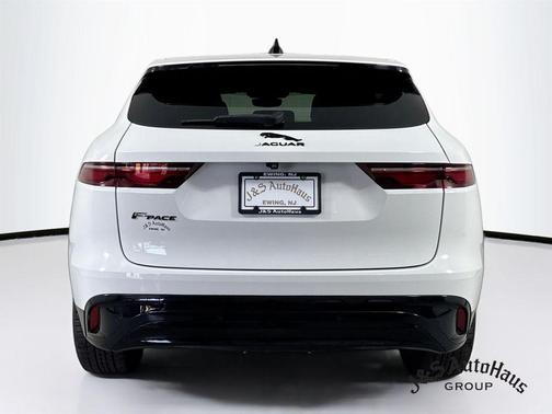 Fuji White 2023 Jaguar F-PACE S