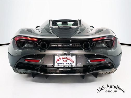 2022 McLaren 720S Performance