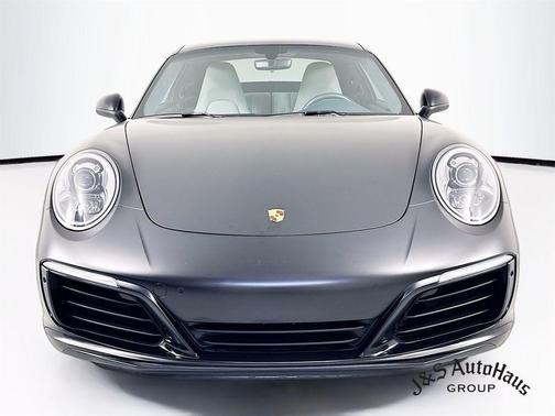 2018 Porsche 911 Carrera