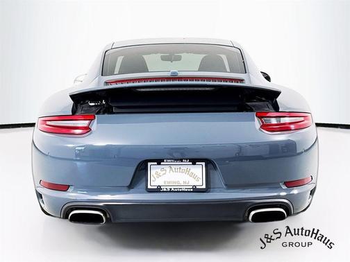 2018 Porsche 911 Carrera
