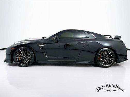 2021 Nissan GT-R Premium