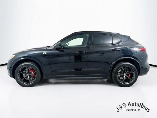 Vulcano Black Metallic 2022 Alfa Romeo Stelvio Quadrifoglio