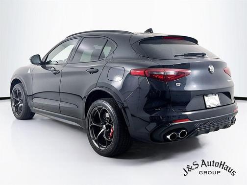 Vulcano Black Metallic 2022 Alfa Romeo Stelvio Quadrifoglio