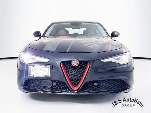 Vulcano Black Metallic 2017 Alfa Romeo Giulia Base
