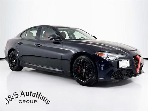 Vulcano Black Metallic 2017 Alfa Romeo Giulia Base