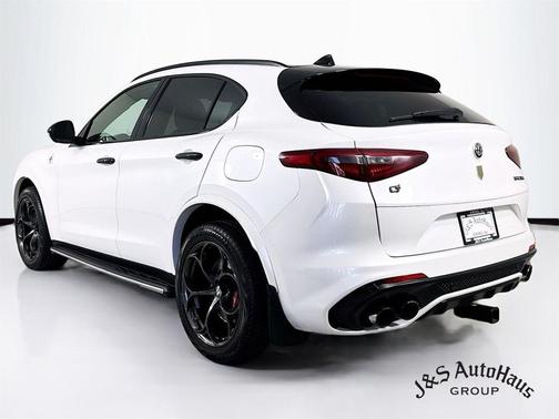 2018 Alfa Romeo Stelvio Quadrifoglio