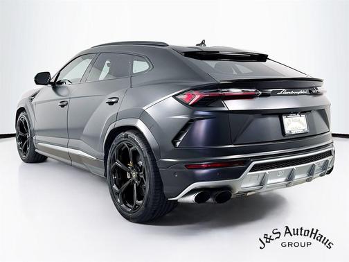 2021 Lamborghini Urus Base