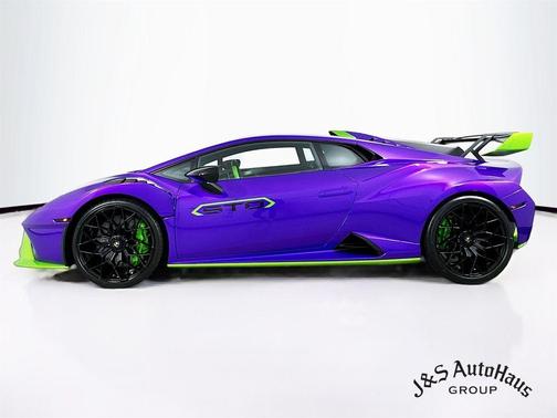 2023 Lamborghini Huracan STO Base