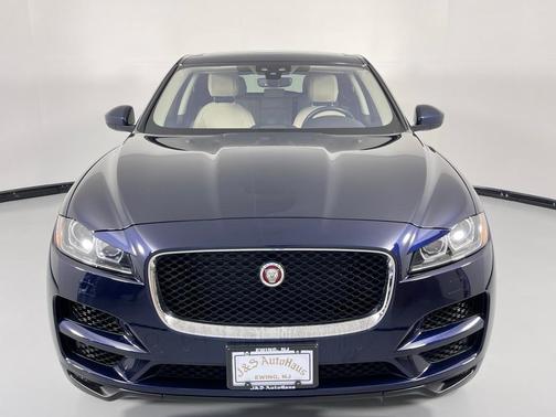 Photo 3 of 54 of 2020 Jaguar F-PACE 25t Prestige