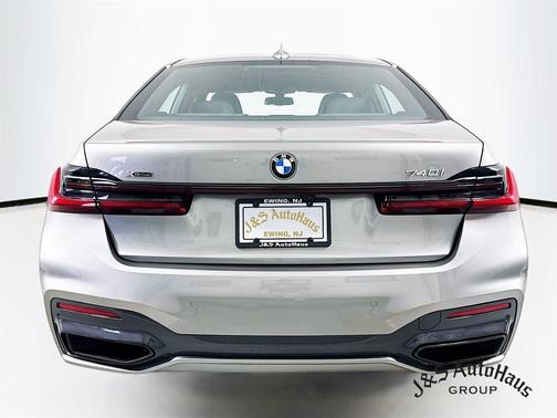 2022 BMW 740 i xDrive