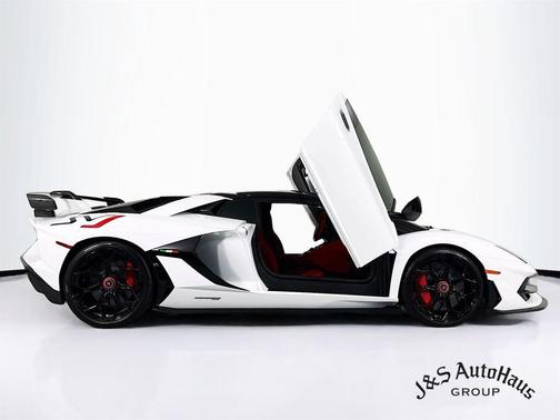 2021 Lamborghini Aventador SVJ Base