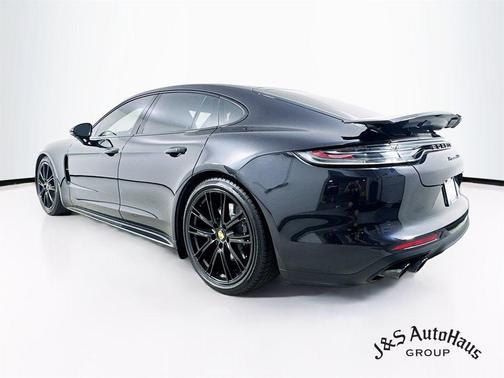 2022 Porsche Panamera GTS