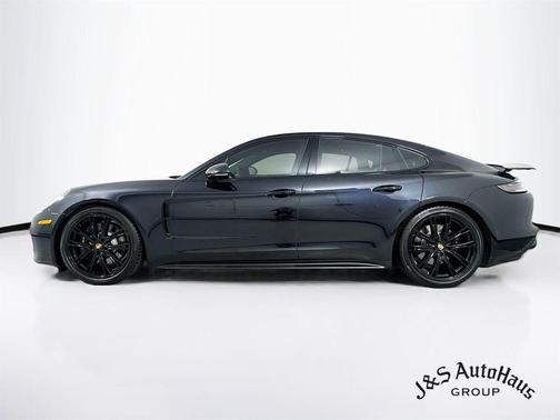 2022 Porsche Panamera GTS