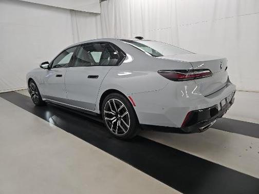 2023 BMW 760 760i xDrive