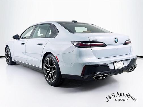 2023 BMW 760 760i xDrive