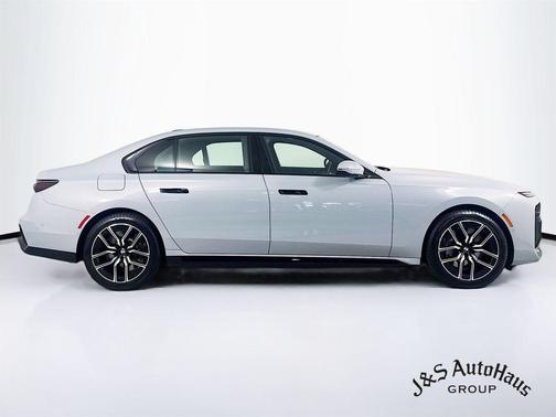 2023 BMW 760 760i xDrive