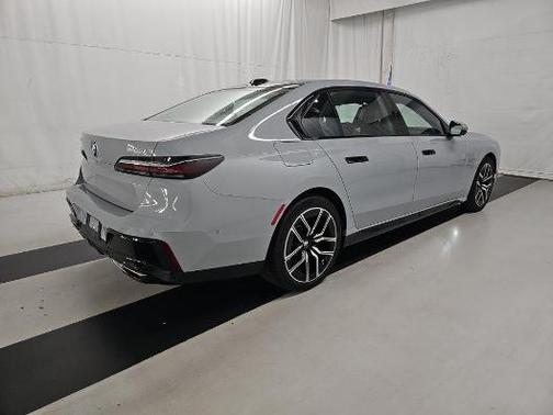 2023 BMW 760 760i xDrive