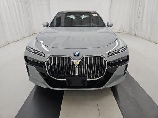 2023 BMW 760 760i xDrive