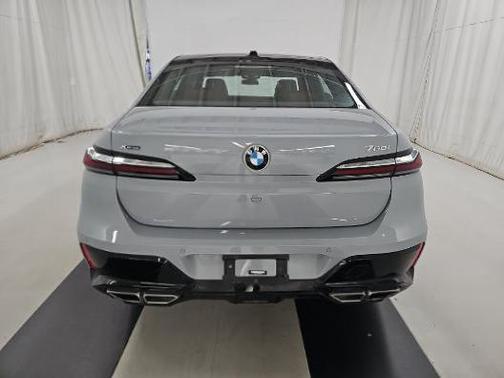 2023 BMW 760 760i xDrive
