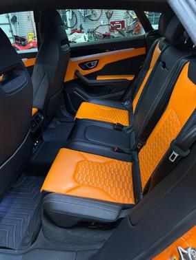 2021 Lamborghini Urus Pearl Capsule
