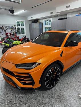 2021 Lamborghini Urus Pearl Capsule